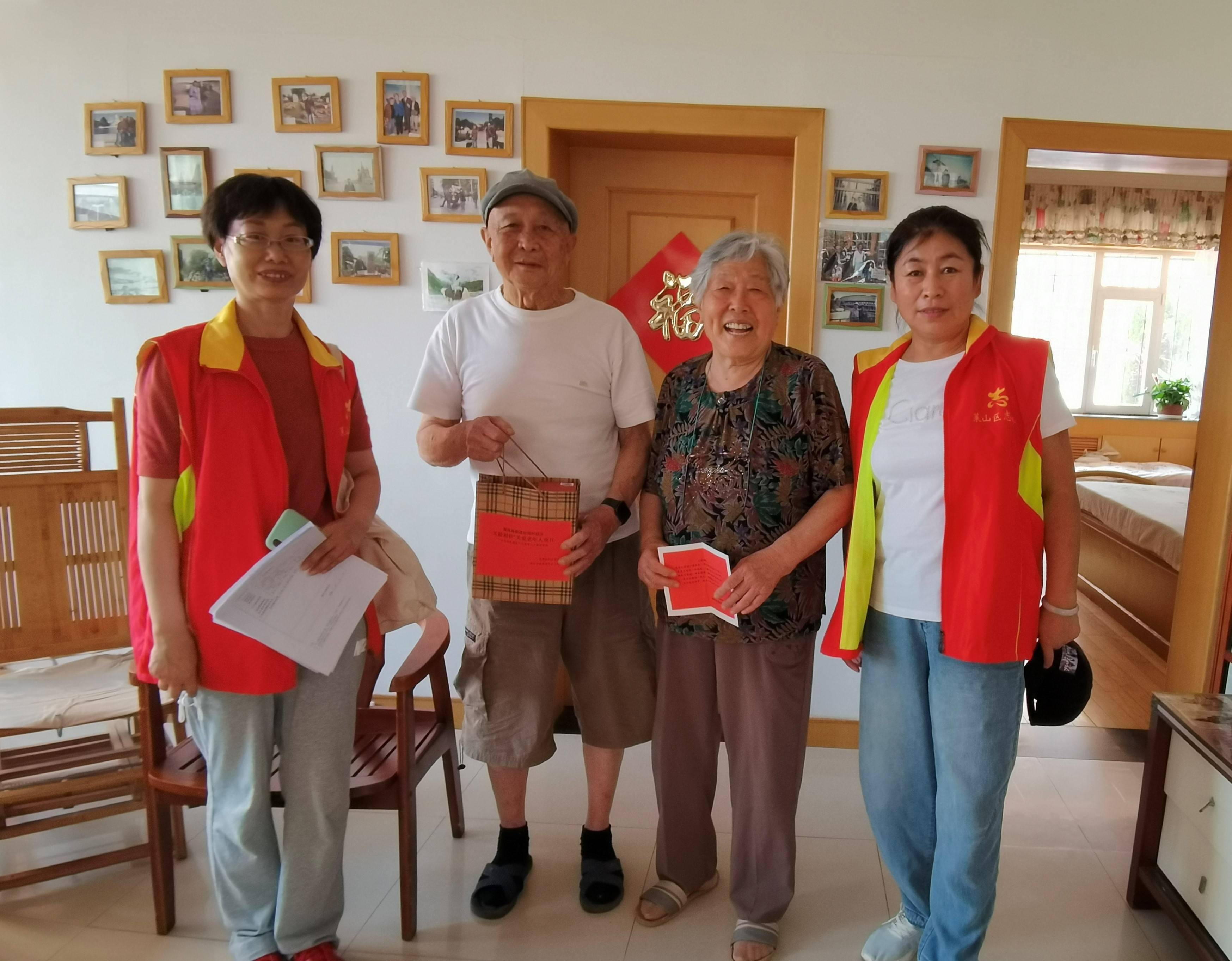 台湾村社区开展关爱老年人志愿服务活动