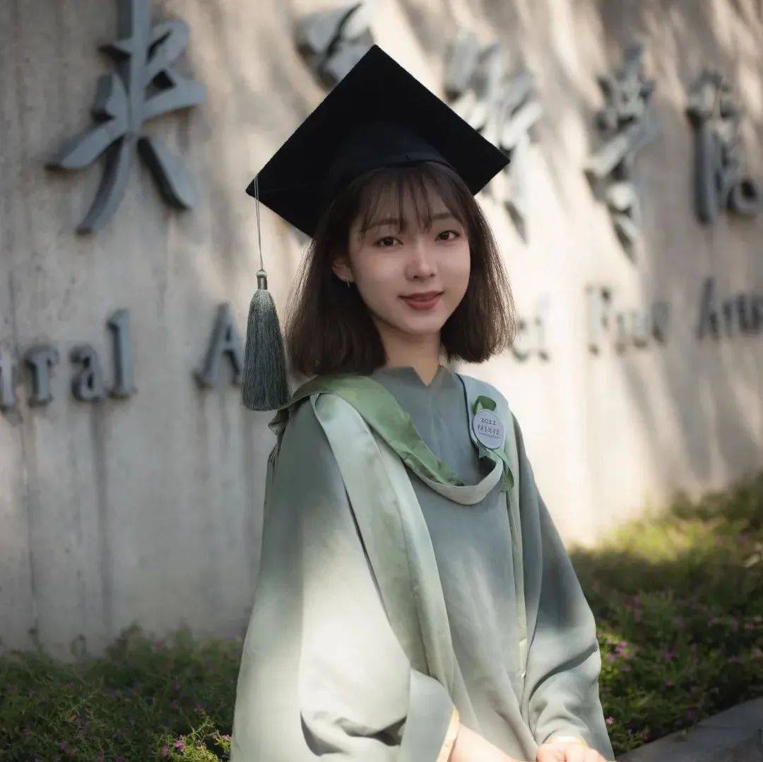 酸了!毕业生学位服居然能这么美_礼物_方形_长袍