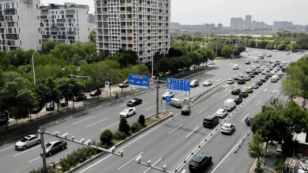 经过精细化提升,秀川路由北向南车辆高峰时段压车缓行