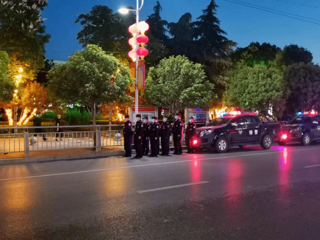 保驾护航镇平县公安局巡特警大队持续强化社会面巡逻防控