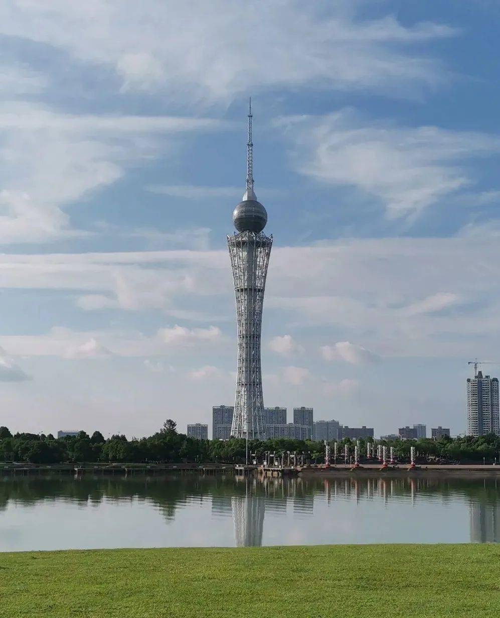 走进六安"小蛮腰",重温入党誓词!