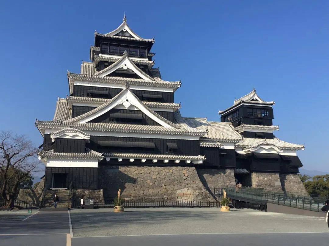 完成的城内开放参观,2021年4月完成修复的天守阁在6月28日开放参观,也