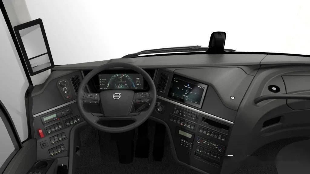 在驾驶室内部,驾驶员会拥有一个全新的动态仪表盘,具有不同的视图