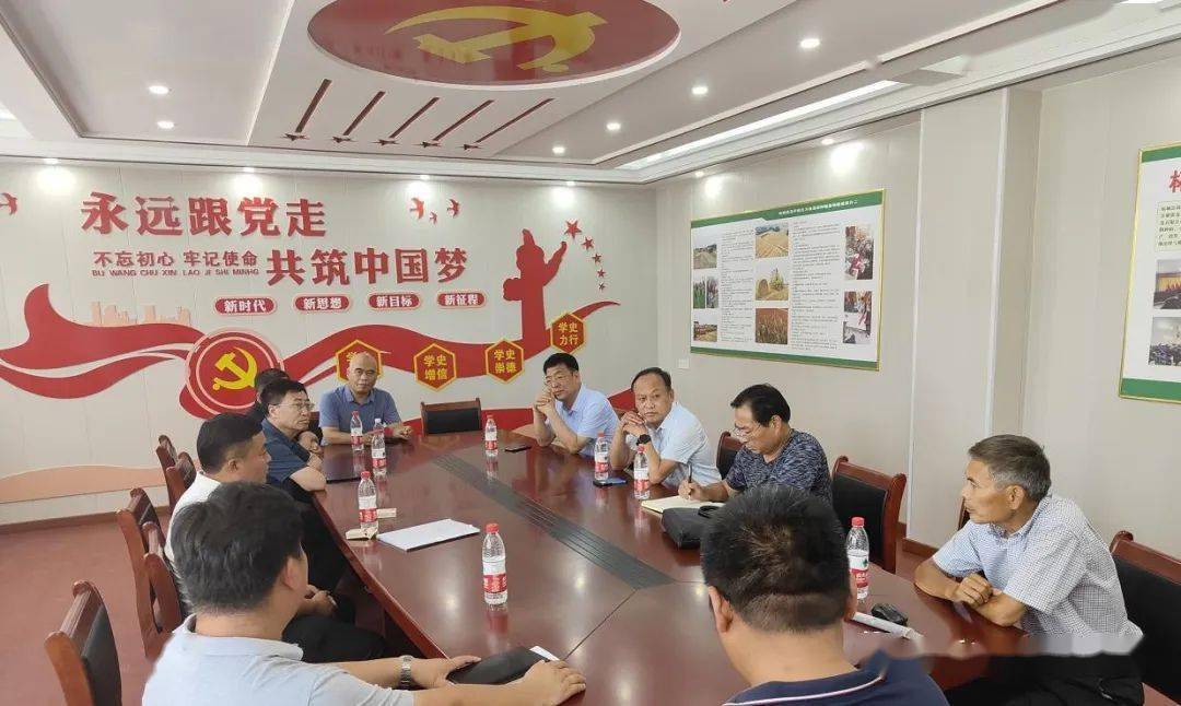 6月30日，市农业农村局副局长贾长安一行5人到柘城县安平镇涡河人家农民