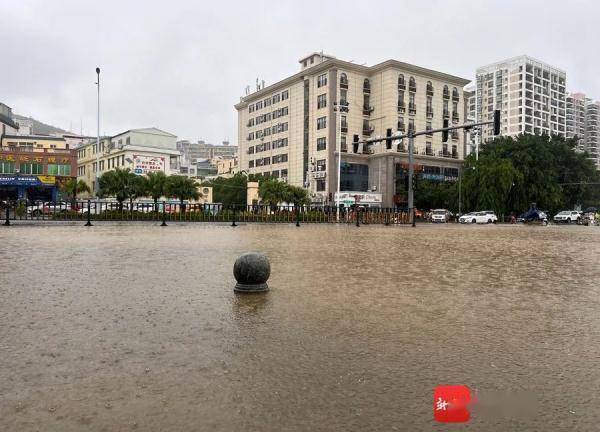 三亚特大暴雨破纪录一小区地下车库积水4米1人被困
