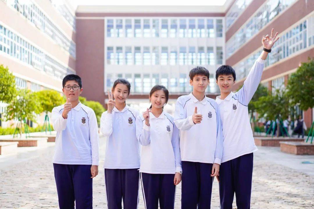 桂林市中山中学校服图片