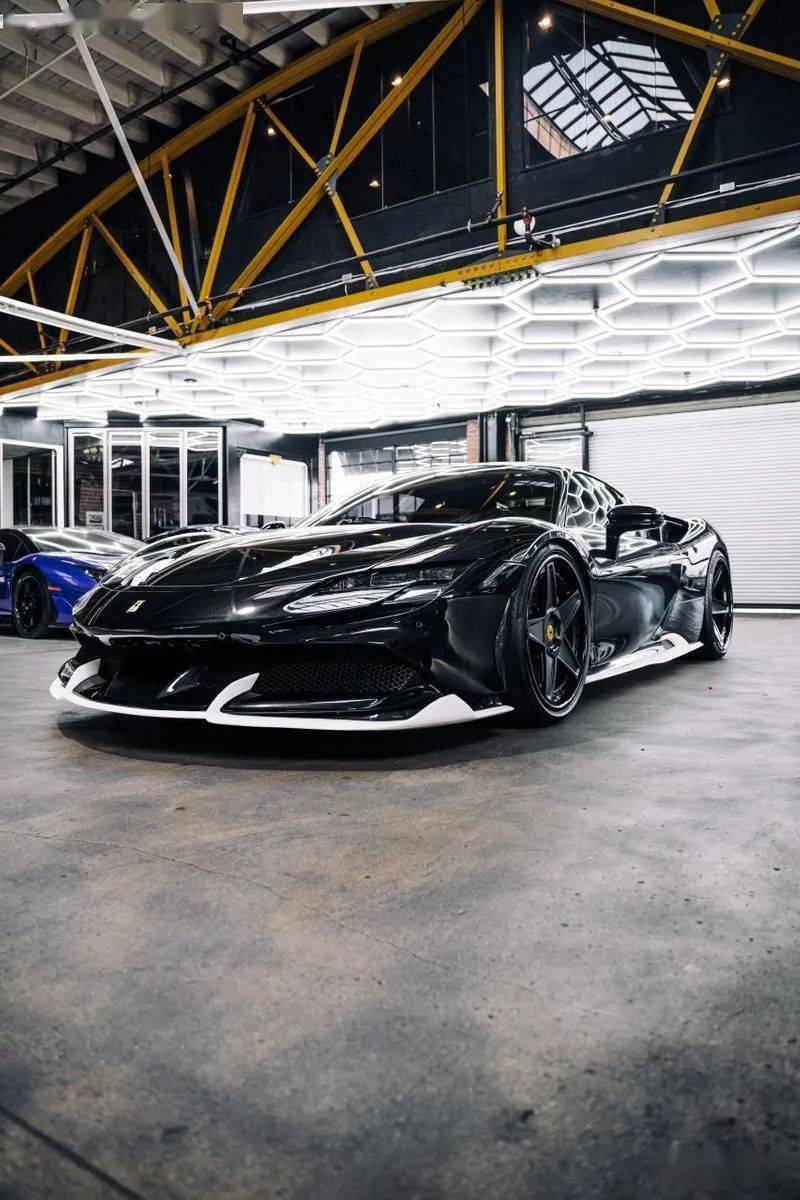 再度进化1016industries打造ferrarisf90stradale黑化碳纤维改装车款