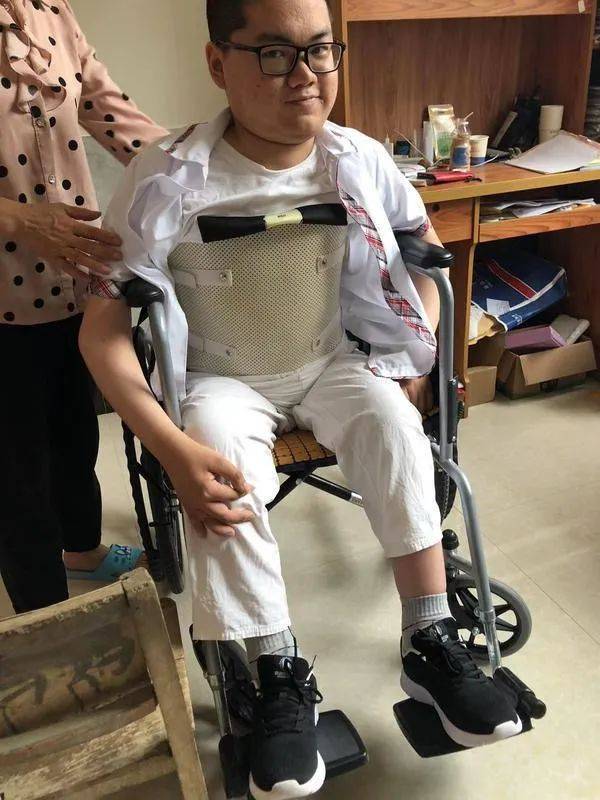 扼住命运的咽喉脊髓性肌萎缩症男孩高考超一本线75分