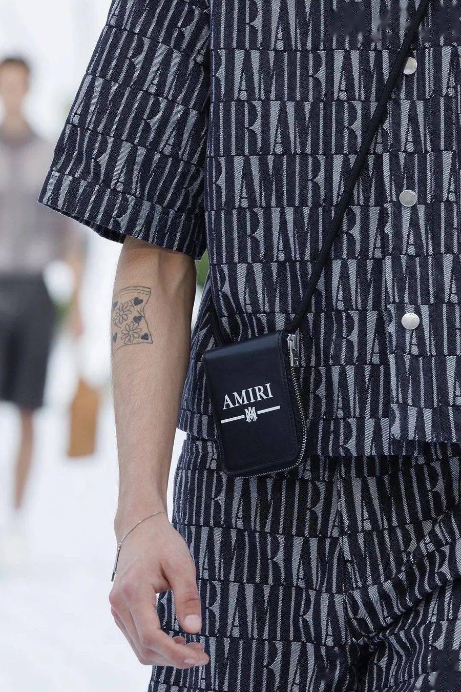 对话02mikeamiri从地下工作室到重新定义奢侈的沉淀步履