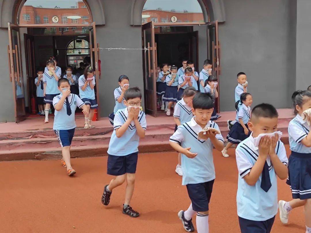 加强校园防火,防震安全工作,2022年7月4日,红岩小学组织学生开展了
