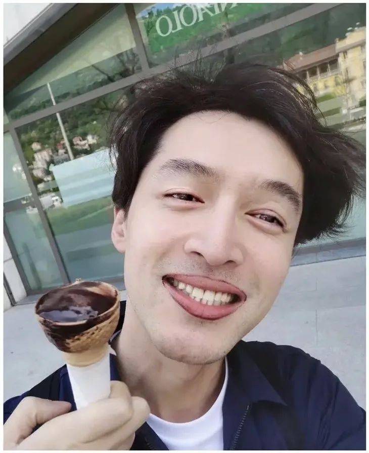 omg | 倪妮这自拍角度普通人真hold不住!_镜头_眼神_黄亿白