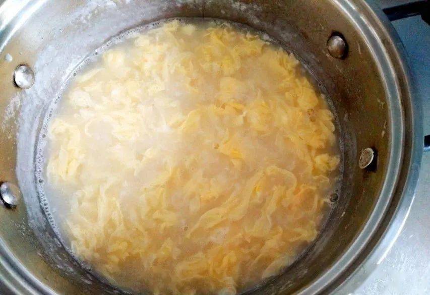 白面鸡蛋汤,好喝有技巧,一天也少不了,没有胃口就做它_面汤_dcf_状态