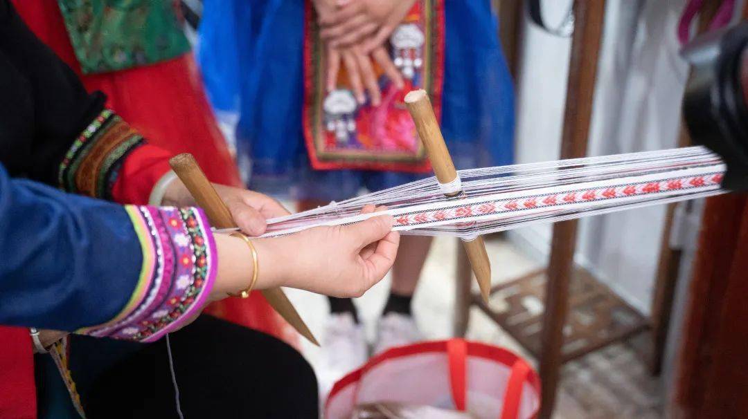 畲族彩带是畲族民间工艺品中最具有民族