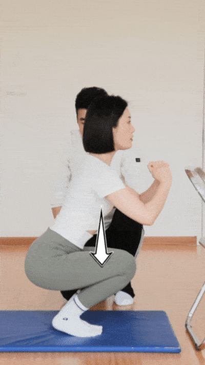 指尖按住小腿胫骨内侧肌比目鱼肌腓肠肌内侧缘,就是小腿内侧这一块.