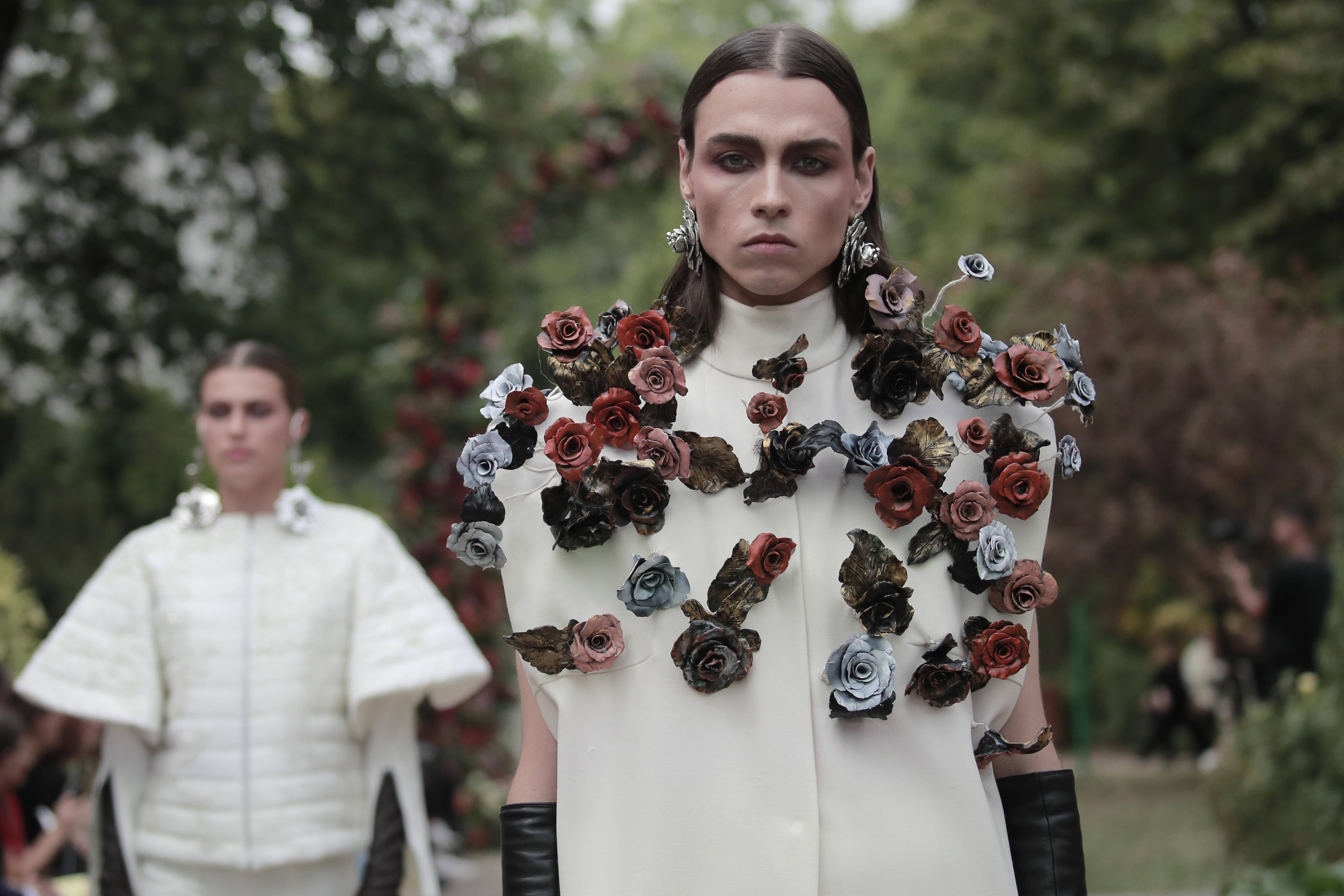 巴黎高定时装周——设计师胡安娜·马丁时装秀_新华社_法国巴黎_定制