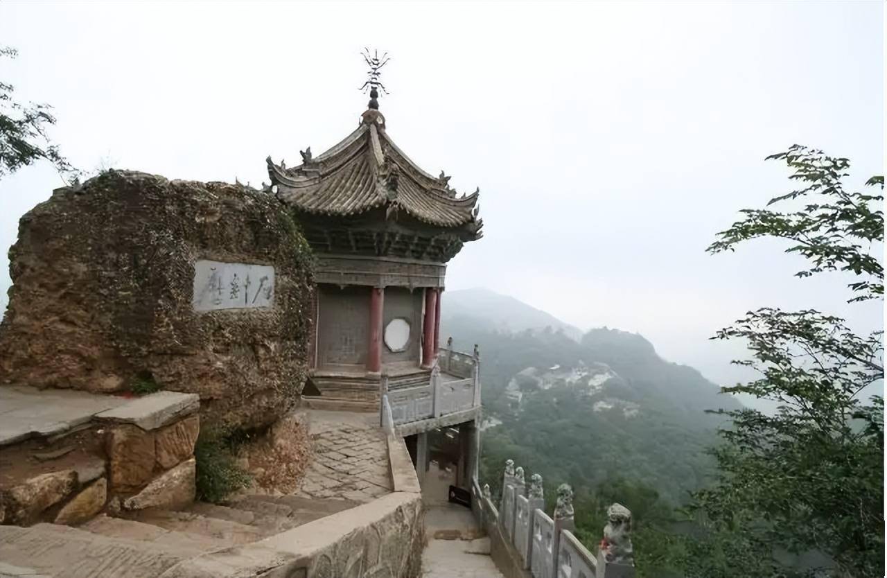 磨针观崆峒山磨针观是崆峒十二景之一的"玄武针崖.