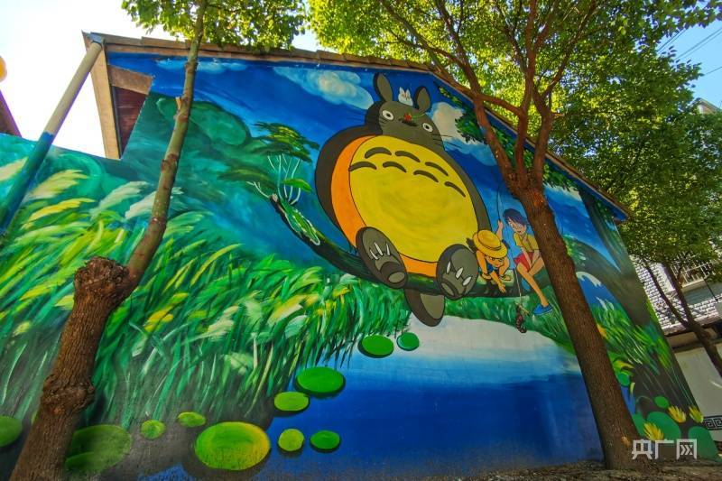 组图动漫墙绘扮靓美丽乡村