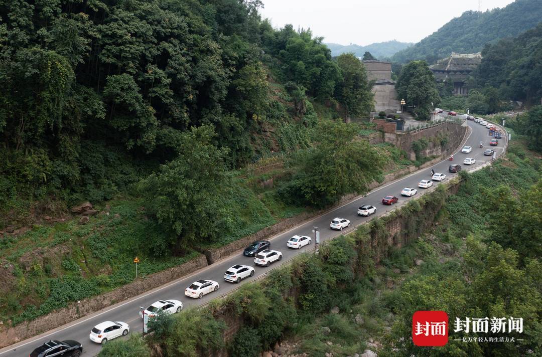 成都高温天 火了周边避暑地