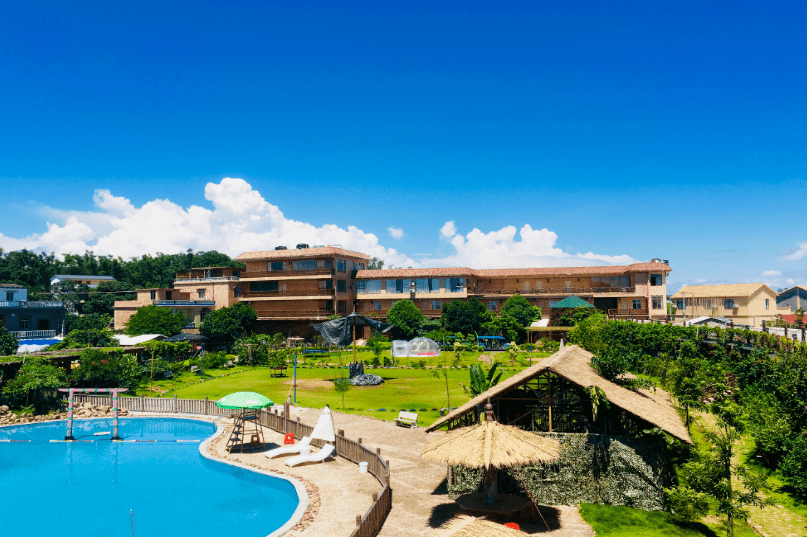 七彩贝丘湾▲十万大山国家森林公园▲百鸟乐园▲布透温泉4.