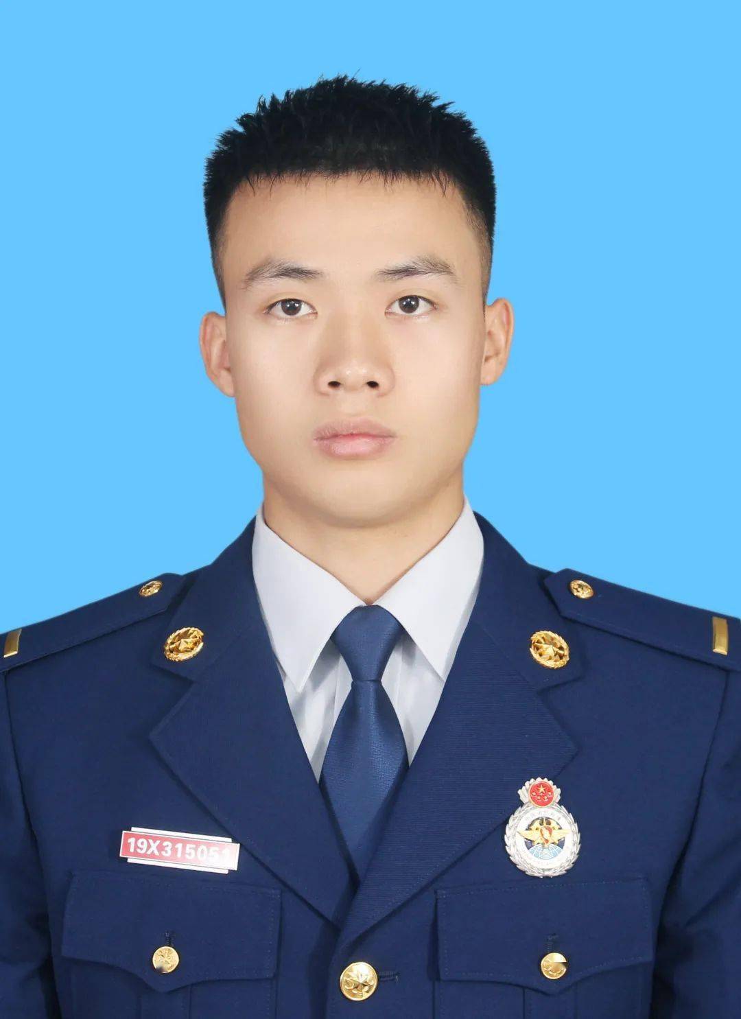 风采梁家荣青春绽放火焰蓝热血挥洒党旗扬