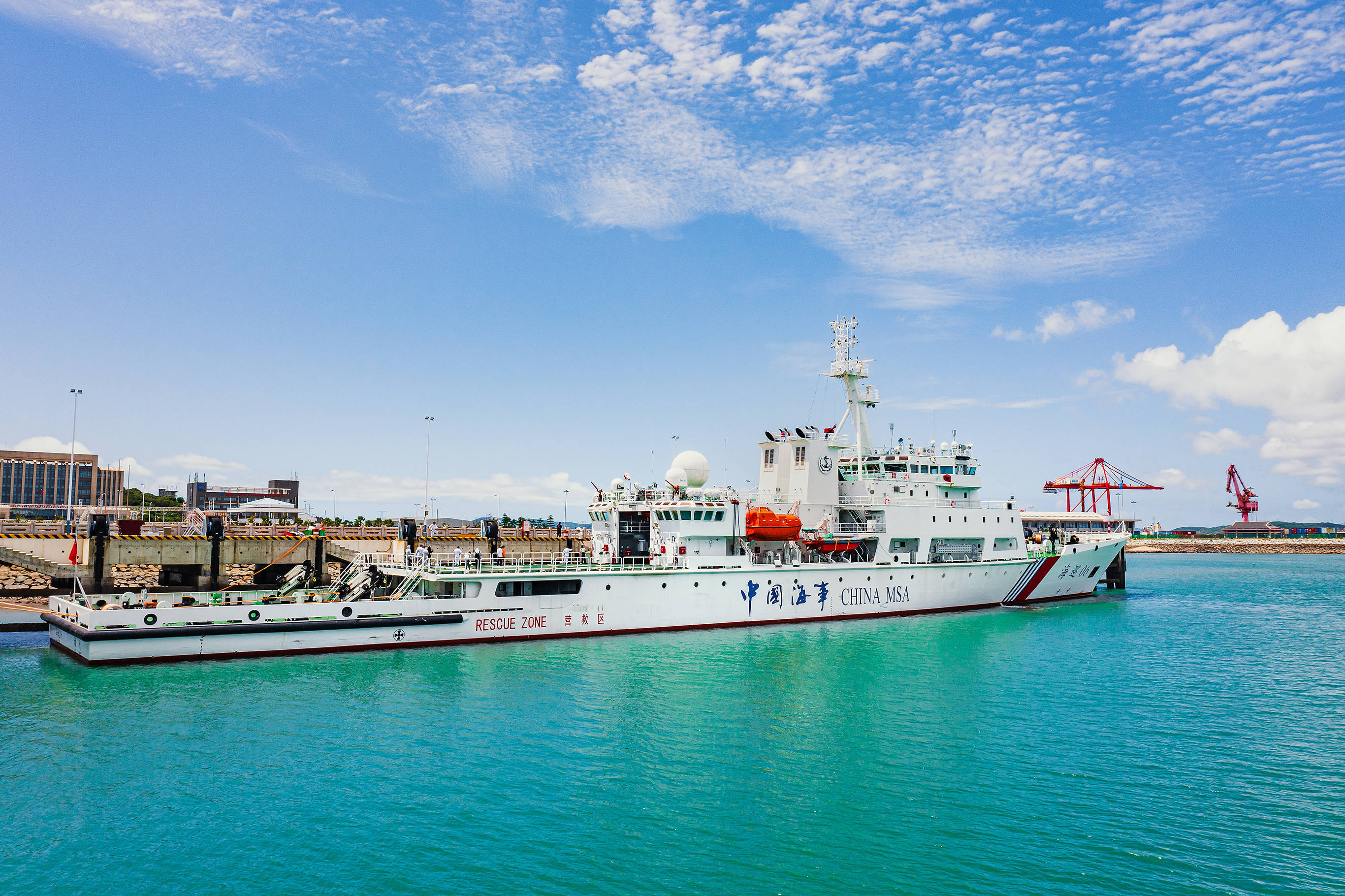 台湾海峡首艘大型巡航救助船海巡06轮在福建平潭列编