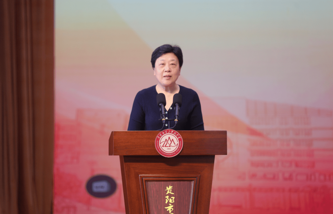 石艳梅致辞△现场展示课学生活动活动现场,省内外专家聚焦"锻造课程