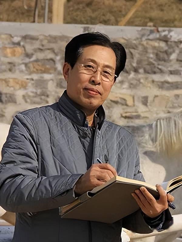 张乐毅心潮难平写骏马