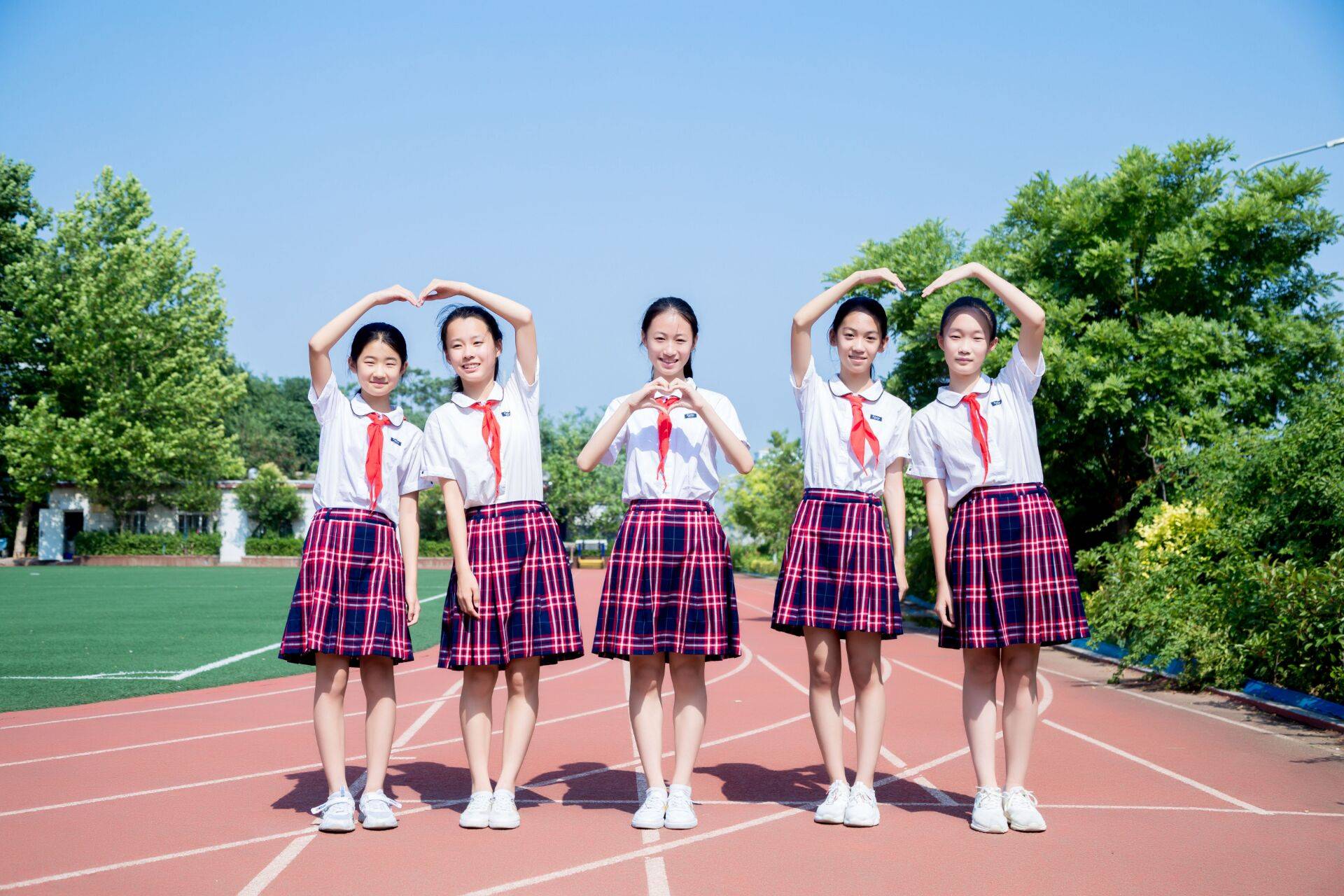 感恩母校扬帆起航济南市历下区燕翔小学举行毕业励志礼