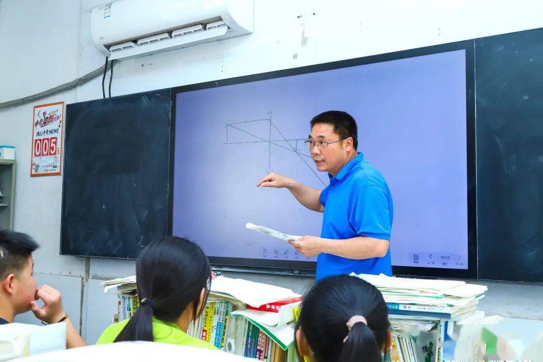 稼祥中学名师风采 | 莘国荣:莫疑春归无觅处,静待花开会有时