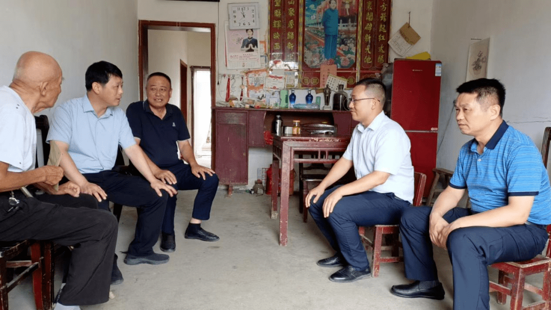 浓浓关怀暖人心 县领导开展"七一"走访慰问活动_发展_生活_工作