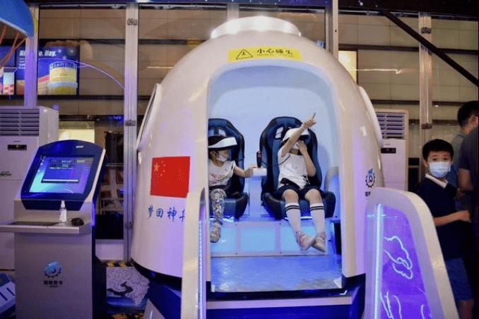 越秀区夜间消费节启动首个城市广场航天航空vr体验馆登场