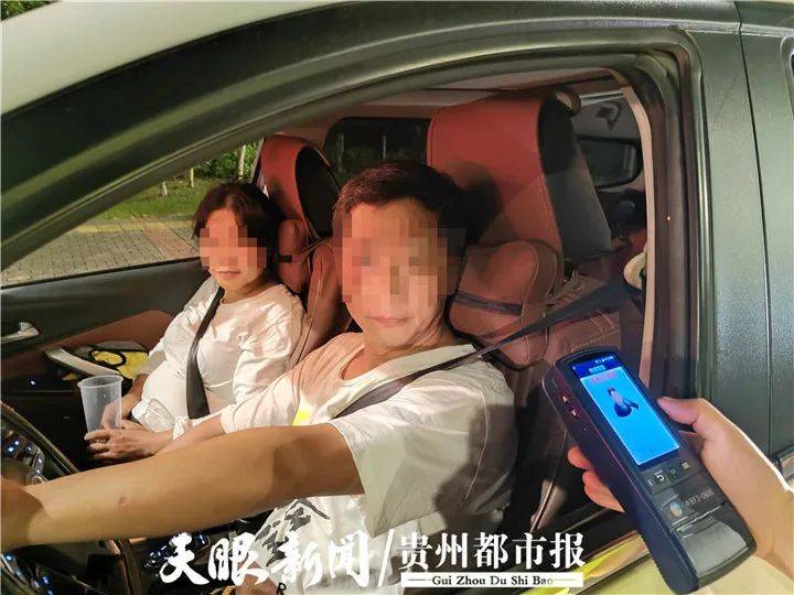 贵州一男子酒驾被查，同行妻子准备开车，没想到测试仪又亮了……