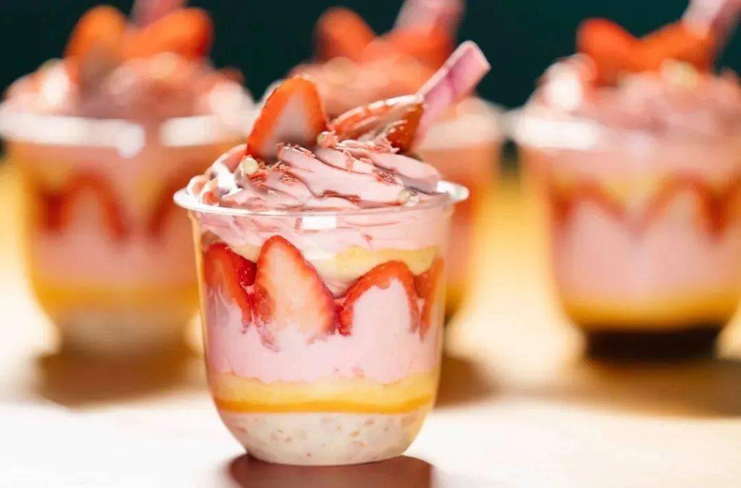 这款巧克力奶油水果波波杯打造今夏爆单王