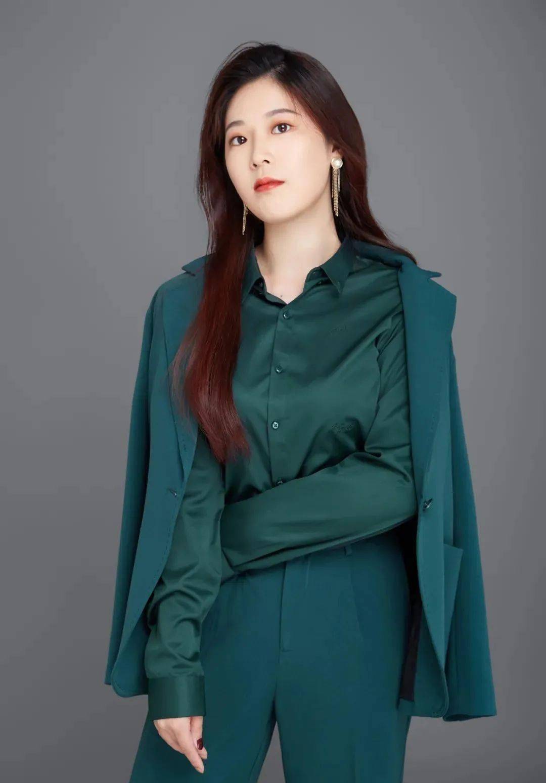 陈思涵5系主任设计师吴群5系主任设计师施倩倩5系主任设计师叶辉5系