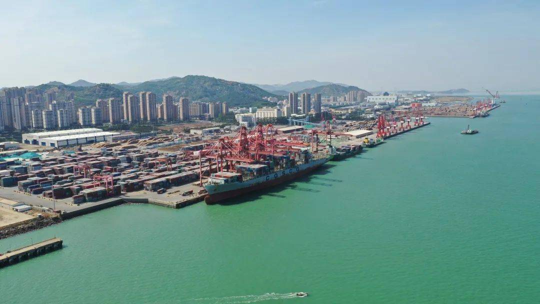 2020—2035年)发展重点港区,已成为漳州市港口经济发展的龙头和对外