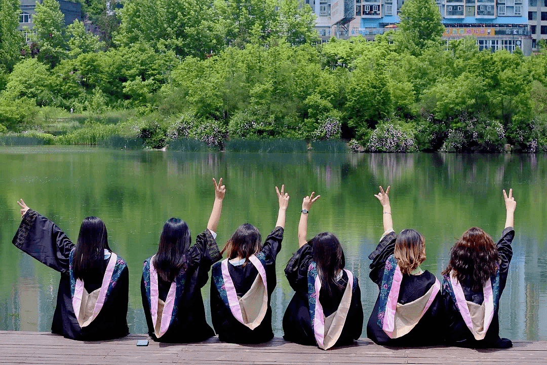 贵州高校毕业照大赏,用照片定格美好时光!