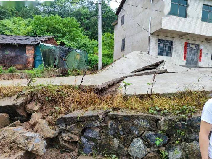 避险锦囊11户68人提前转移衡南县咸塘镇咸塘村夏家湾组成功避让一起