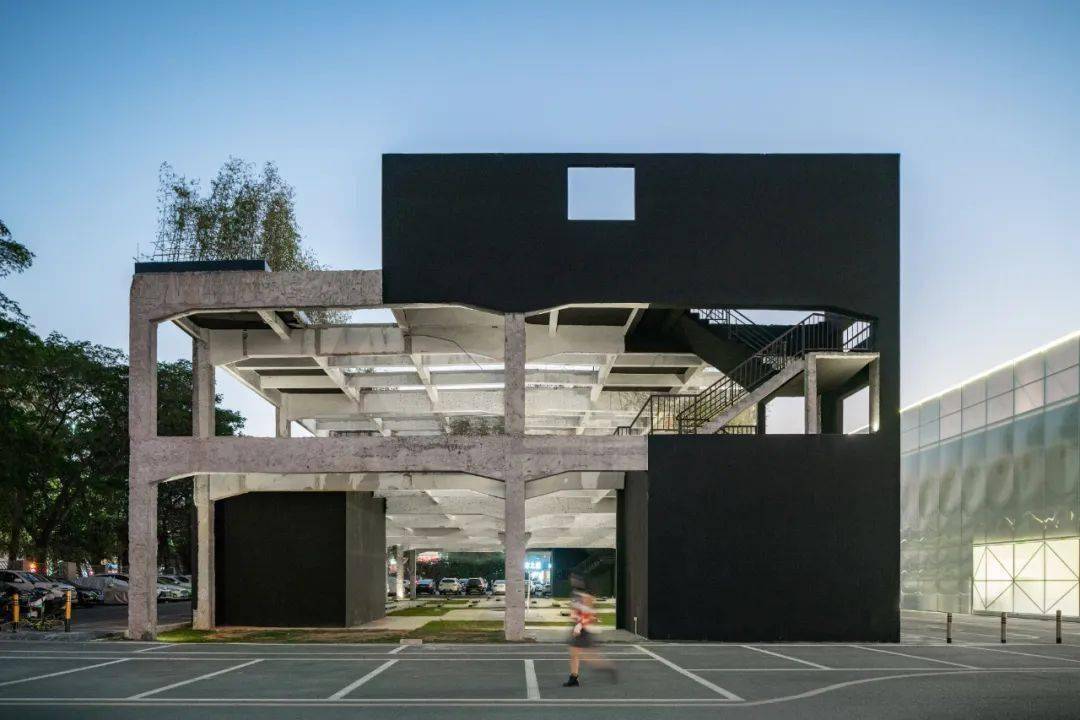 �����ǣ�΢�����У��������ġ����潨��ѧ��