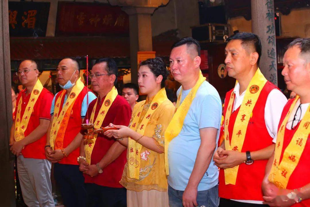 现场盛况潮阳西胪百人大团前往湄洲祖庙壮缵香火