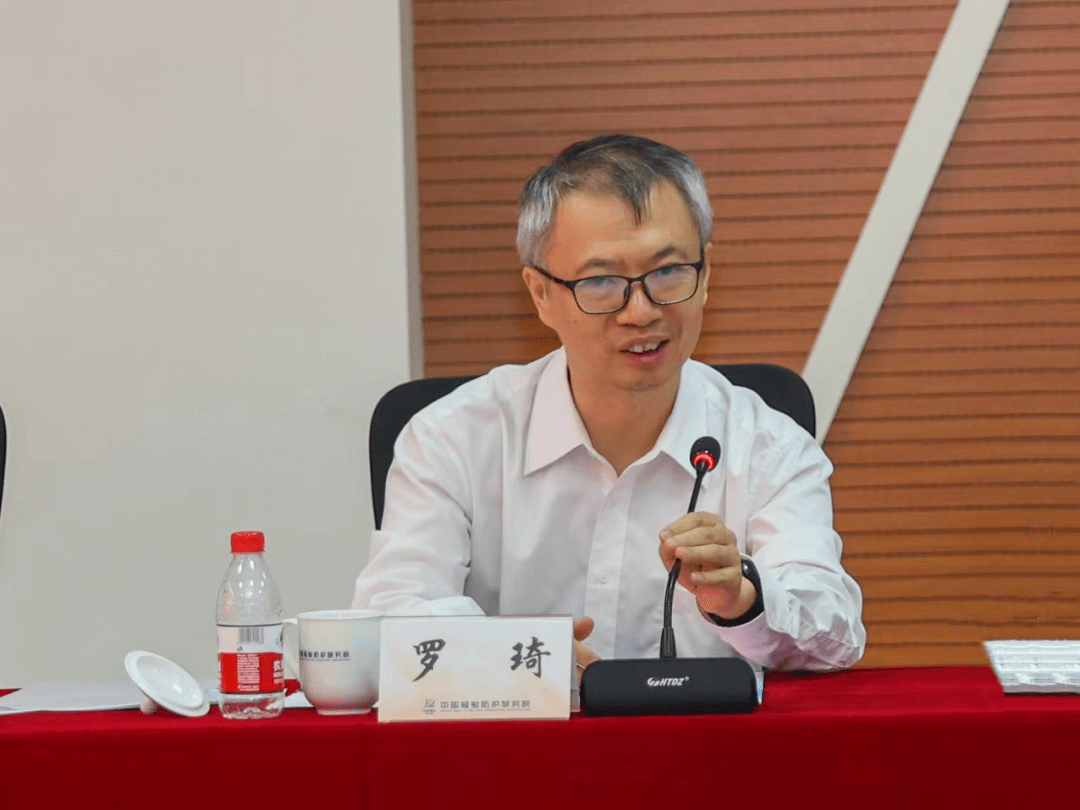 罗琦代表中核集团对国家国防科工局长期以来对中核集团发展的关怀与