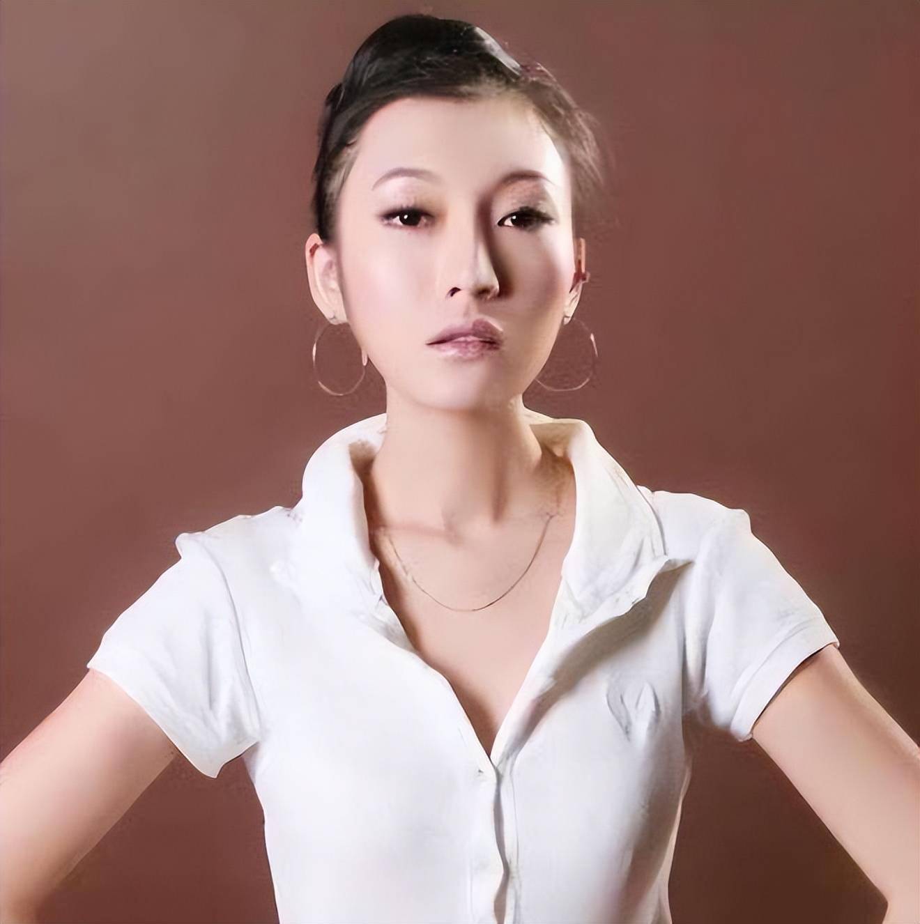 戴璐同样来自戏曲世家,从北京电影学院毕业后,入行做起了演员.