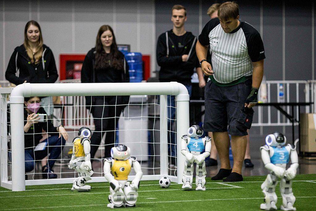 泰国举行2022年机器人世界杯 呆萌机器人踢足球_比赛_视觉_robocup