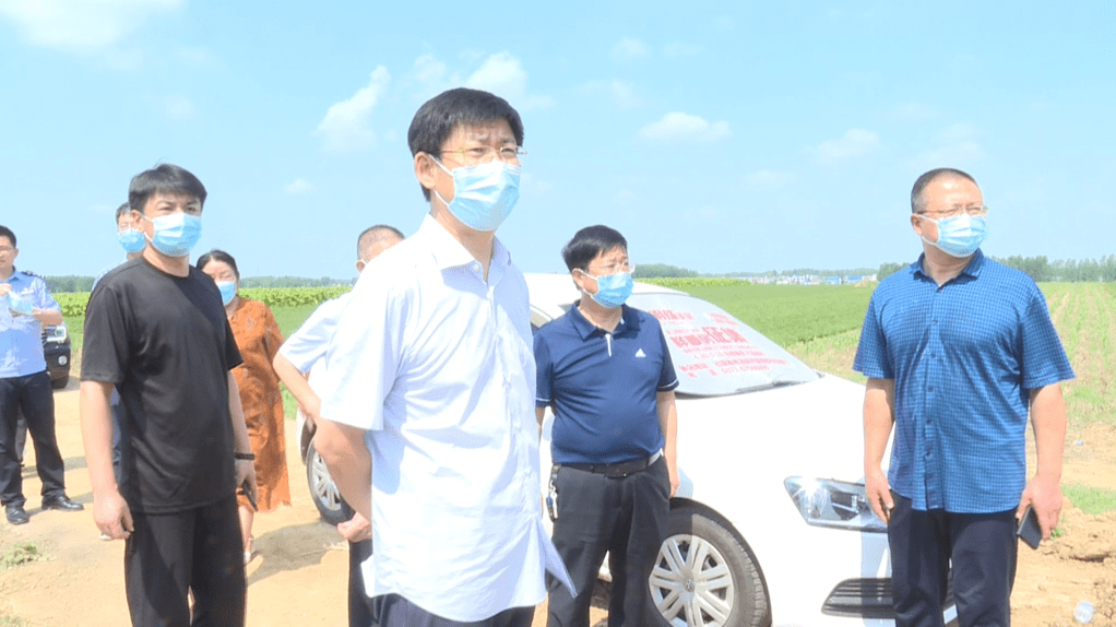 7月15日,社旗县县委书记张荣印带领相关部门负责人深入乡镇督导检查