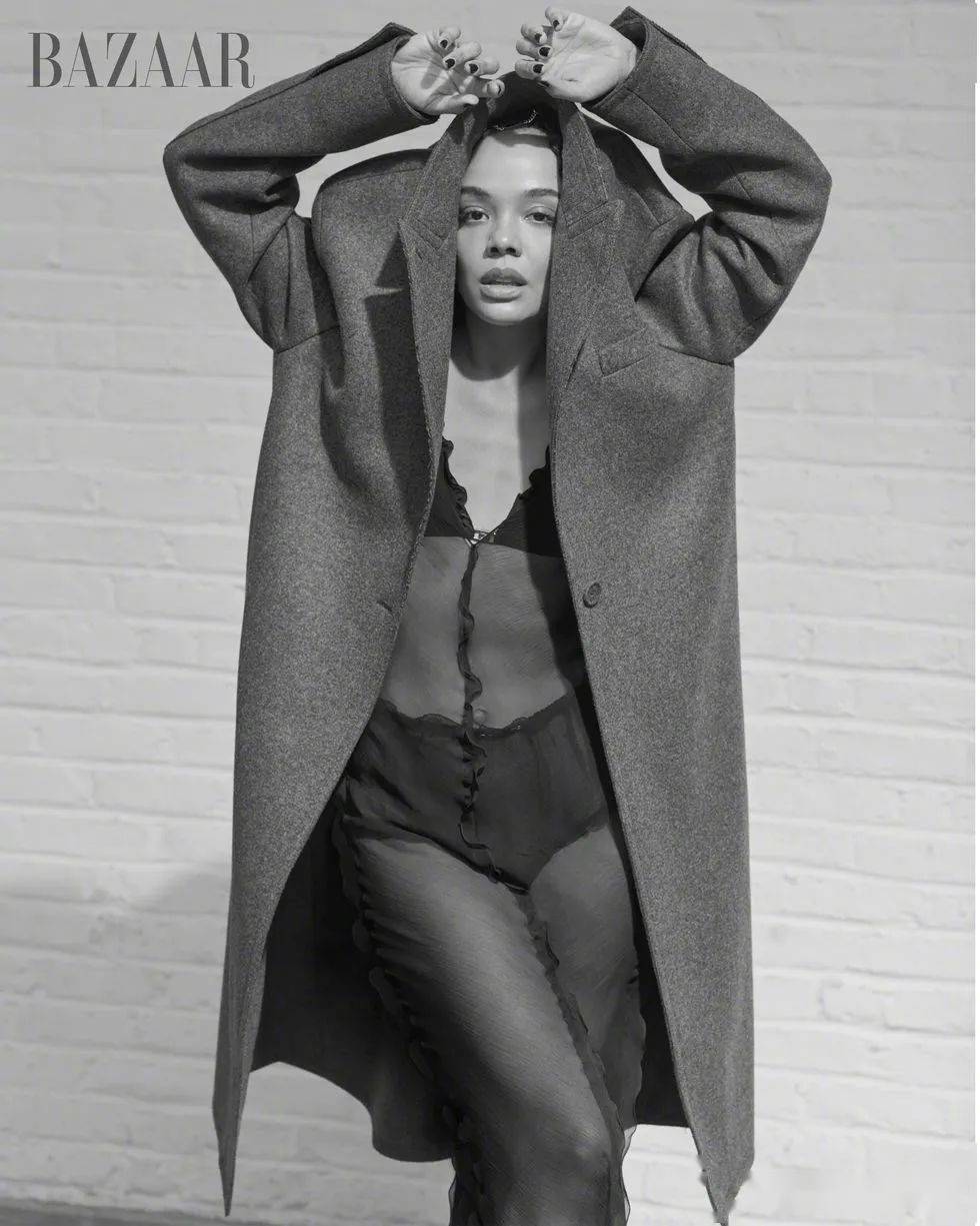 女武神泰莎汤普森时尚芭莎写真大女人气场刚柔并济