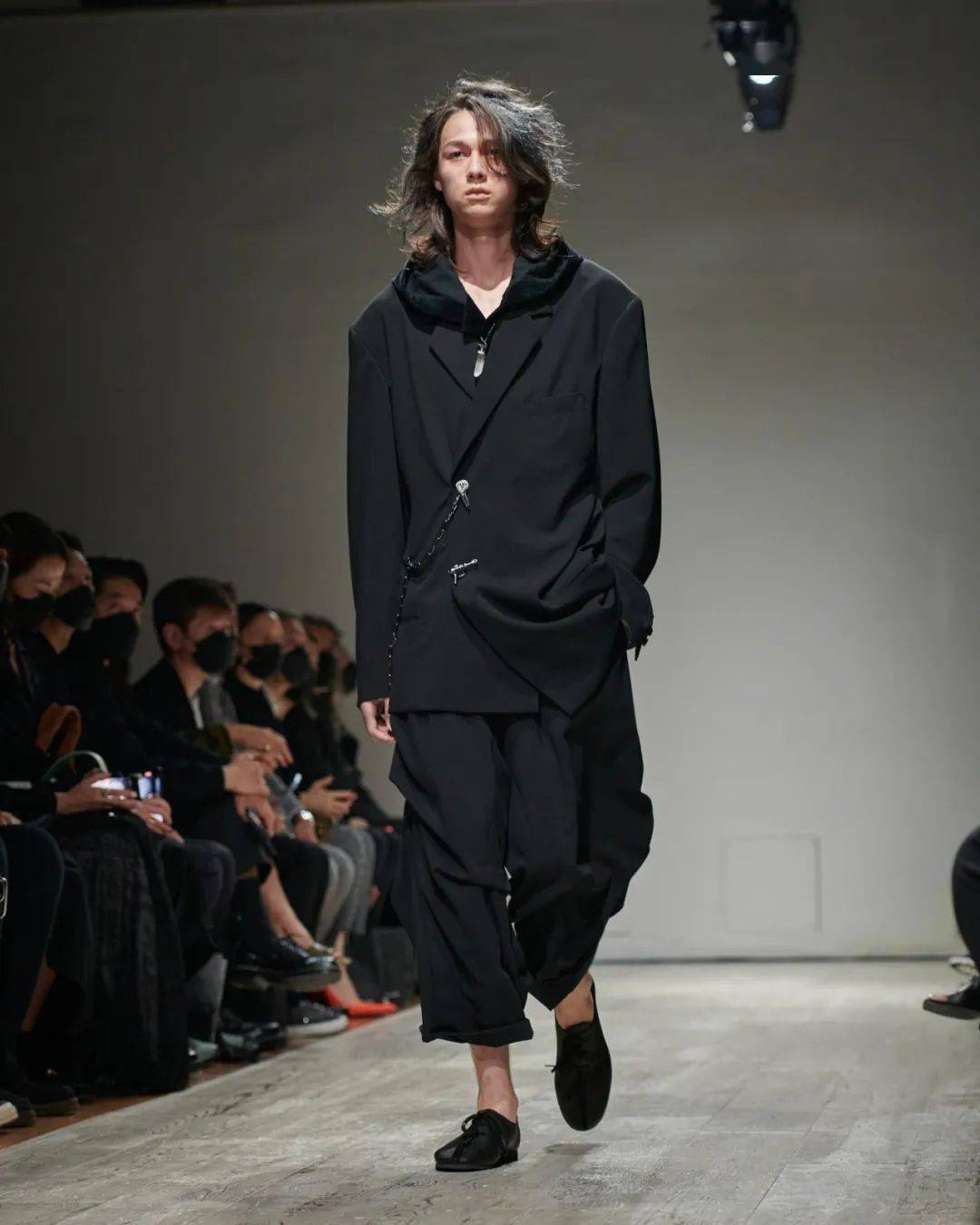 山本耀司/三宅一生/川久保玲-2023春夏系列发布(将日系暗黑进行到底)