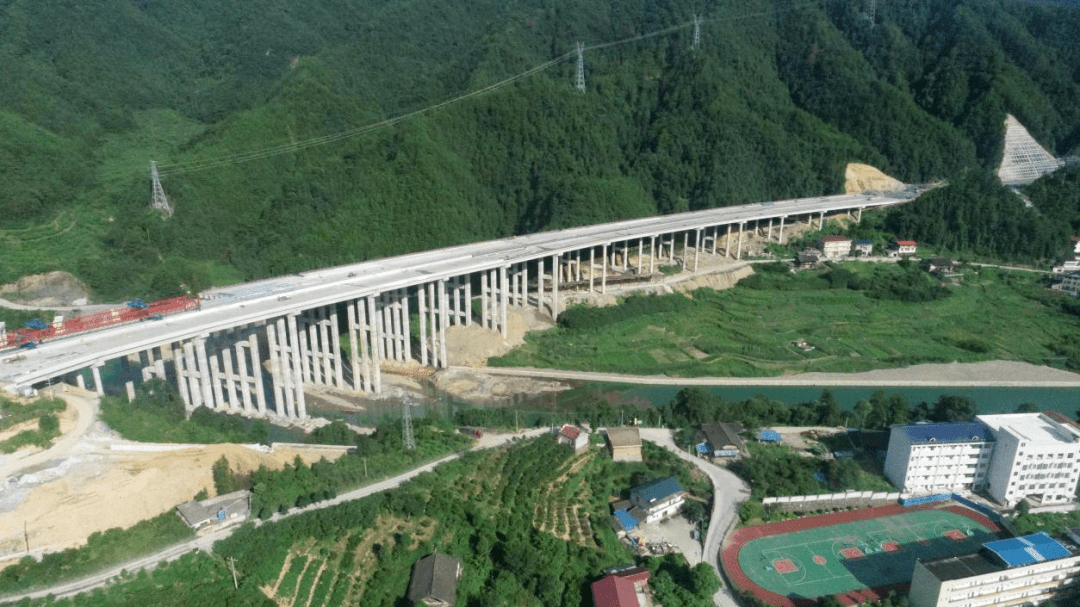 官新高速公路第八合同段位于益阳市安化县南金乡境内,线路全长7.