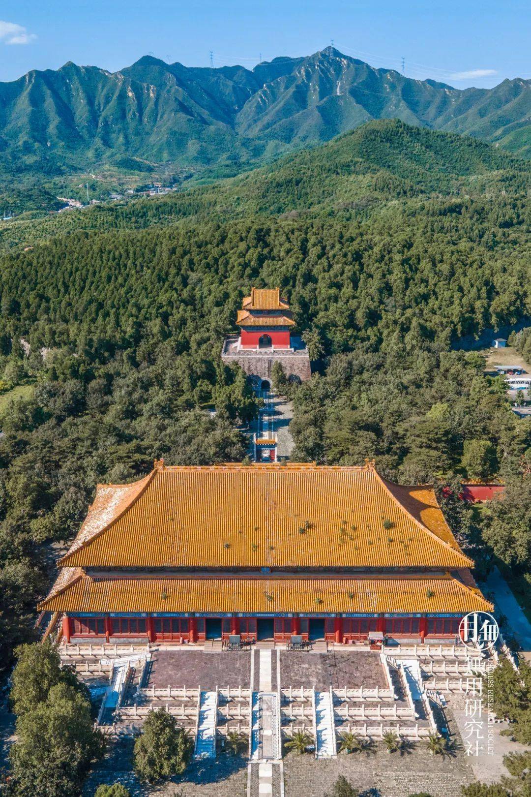 陝西岐山鳳雛村早周遺址是迄今發現最早的四合院,是最早的用瓦建築,由