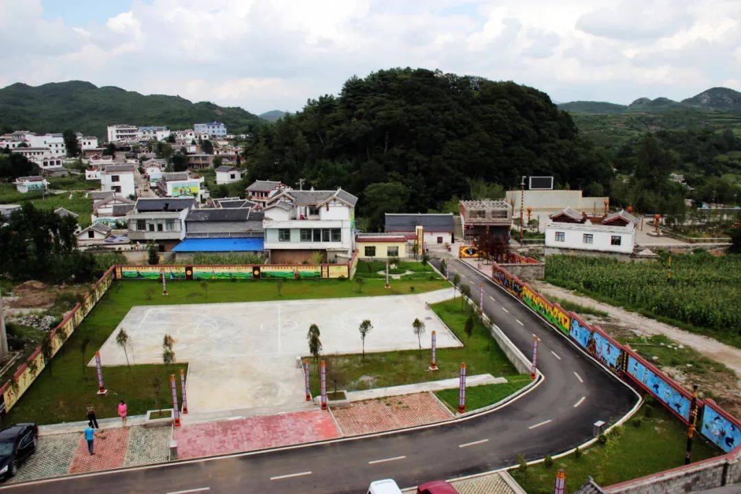 威宁:奏响民族团结主旋律 共建区域自治新样板_群众_社区_板底乡