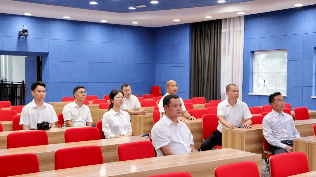 临沧一中校长高家余表示,临沧一中将竭尽全力,充分运用已有的办学经验