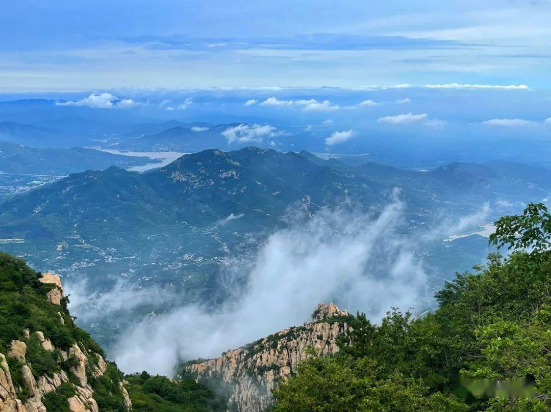 泰山云雾飘渺袅袅仙境